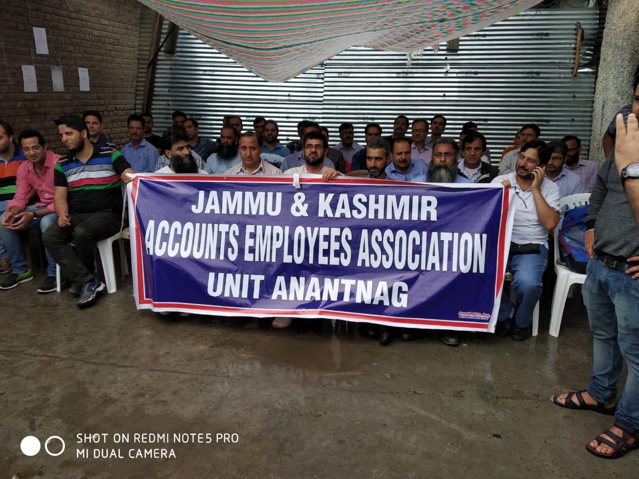 Treasuries locked in Anantnag, Employees protest